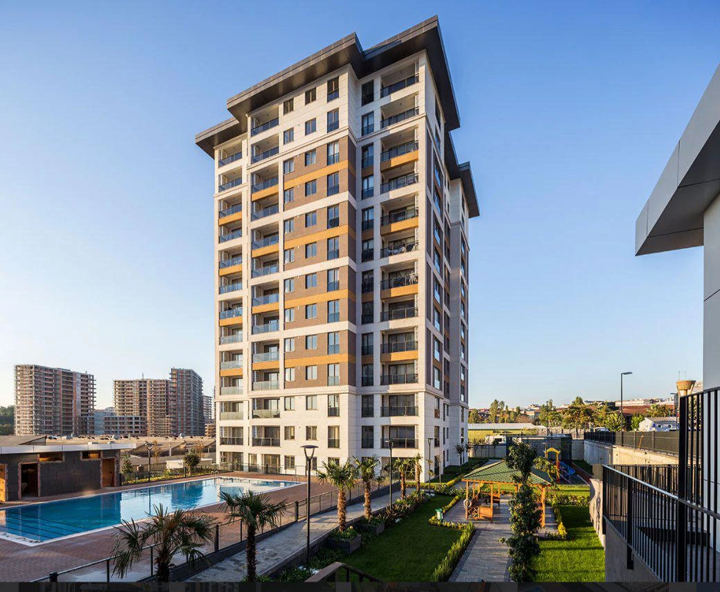 Жилой комплекс с бассейнами и спортивными площадками, недалеко от центра города, Стамбул, Турция