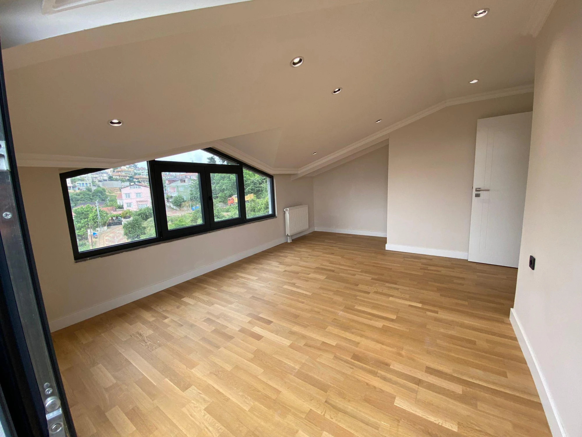 Малоэтажная резиденция с бассейнами, конференц-залами и видом на Босфор в престижном районе Ускюдар, Стамбул, Турция